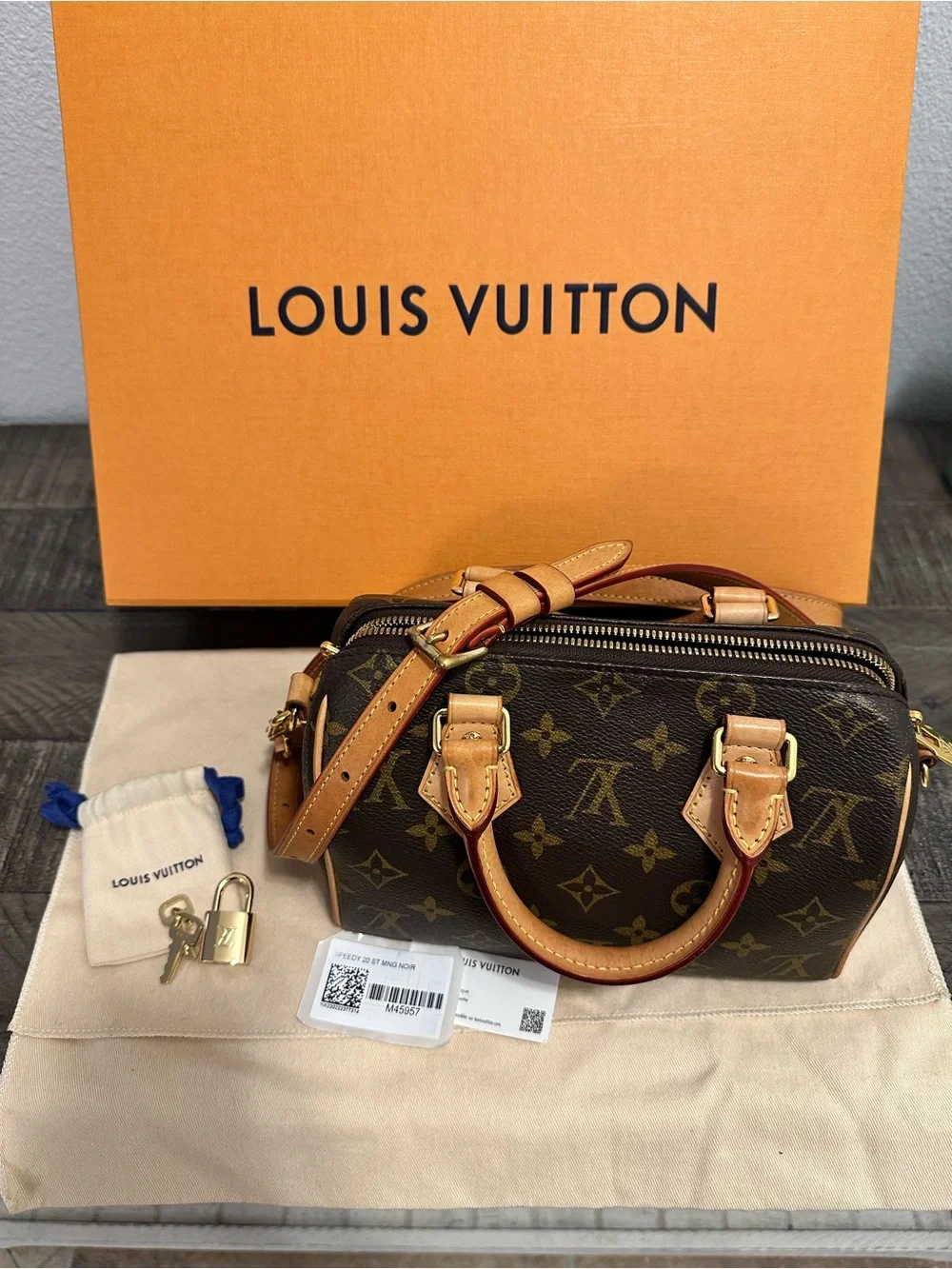 Louis Vuitton Monogram Canvas Speedy Bandoulière 20 - Picture 12 of 16